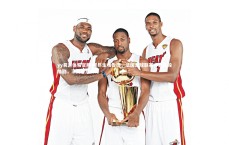 yy易游体育官网-里昂主场告捷，法国足球联赛冲刺阶段加剧，法国里昂女足